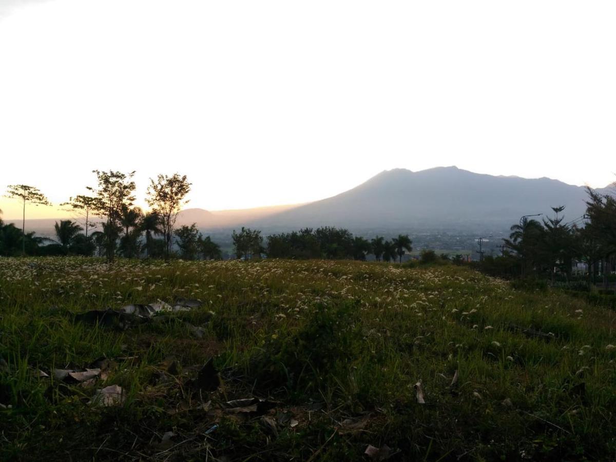 Villa Malang Puncak Buring Extérieur photo